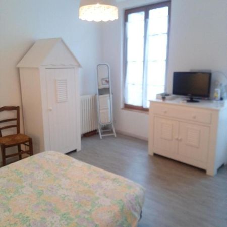 Vieux-Cognac, Chambre Avec Sa Salle De Bain Privative エクステリア 写真